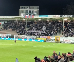 Anderlecht-fans tonen steun aan verbannen Carolo-ultra's