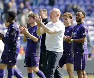 🎥 RSC Anderlecht krijgt nachtelijke, knallende verwelkoming van supporters van AZ Alkmaar