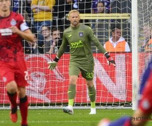 Kasper Schmeichel komt met opvallende analyse over Brian Riemer: "Dan zou dat niét het geval geweest zijn"