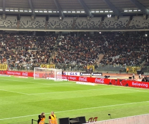 Dit is het Koning Boudewijnstadion, waar niemand buiten kan of mag: supporters blijven kalm en steunen elkaar