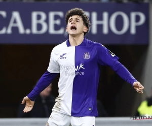 Met dank aan Leoni: Anderlecht pakt onverdiend de drie punten tegen Genk, dat heel boos zal zijn over VAR-fase