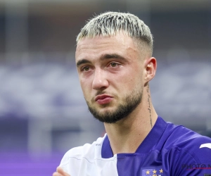 Tranen rolden over het gezicht van Anderlecht-speler die zijn laatste thuismatch voor paars-wit speelde