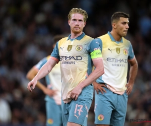 📷 Lacht Guardiola ons uit? Kevin De Bruyne en Jérémy Doku in wedstrijdkern Man City