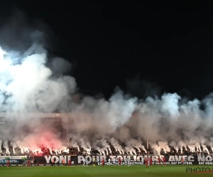 🎥 Heel emotioneel moment tijdens Charleroi - Standard: match onderbroken na 60 seconden door pyro (maar of ze daarvoor boete gaan krijgen...)