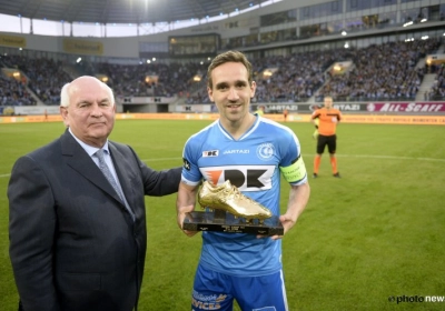 VIDEO: Kums krijgt zijn Gouden Schoen in kolkende Ghelamco Arena