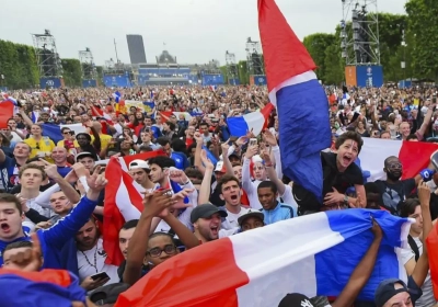 VIDEO: Een dagje in de Parijse Fan Zone: van zegezekere Fransen tot huilende Portugezen