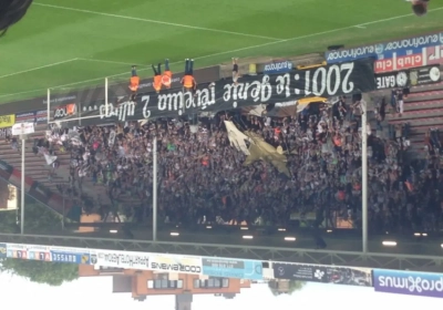 Prachtige tifo op Charleroi: De geest wekt de Ultra's