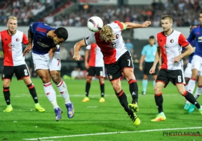 VIDEO: zó kwamen lefgozers tot aan het veld tijdens Feyenoord-Manchester United