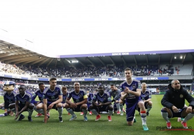 VIDEO: Indrukwekkend eresaluut voor Anderlecht-fan die overleed na agressie in stadion