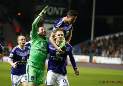 Teodorczyk maakt Anderlecht kampioen met zijn enige doelpunten in de play-offs