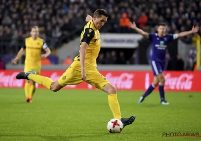 Club Brugge-spelers beklagen zich eerste helft: "We hadden moeten scoren" en "Als hij zich laat vallen, is het penalty"