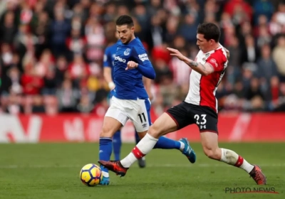 Ook Mirallas kan zwalpend Everton niet redden, Arsenal met geluk voorbij Defour