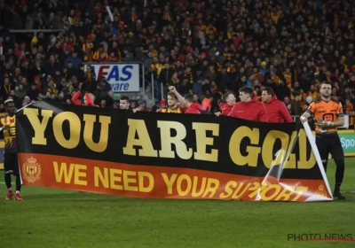 ? Spelers Mechelen komen met spandoek voor fans: "Zijn gaan beseffen dat we het niet zonder elkaar kunnen"