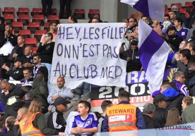 Anderlecht-fans revolteren met krachtige slogans: "Hey les filles, on n'est pas au Club Med"