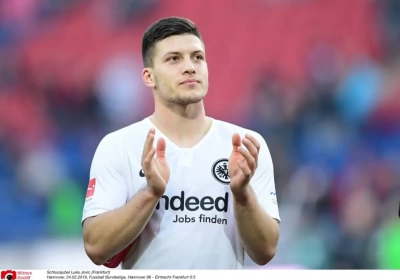 🎥 Wat een vertrouwen: spitsbroer juicht al voor Jovic de bal controleert... en scoort