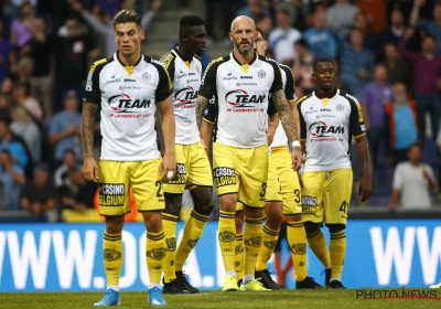 Spelers Sporting Lokeren gingen na de wedstrijd meteen in groep staan: "De spelers verdienen het niet"