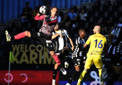 Gedoe rond truitjes Charleroi - Anderlecht? Wat dan gezegd van de keeperstrui? Penneteau reageerde gevat