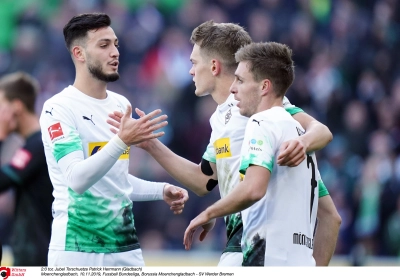 Borussia Mönchengladbach wint na heerlijk kijkstuk en staat opnieuw aan de leiding in de Bundesliga 