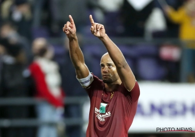 Kompany viert eindelijk zege op het veld: "We staan in de middenmoot, maar dat hoeft niet te zeggen dat we ons zo moeten gedragen"