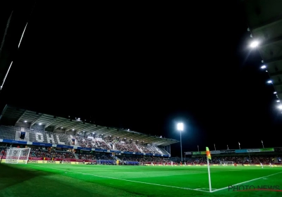 Terreinverzorgers OHL ontvangen hun prijs voor beste veld van vorig seizoen