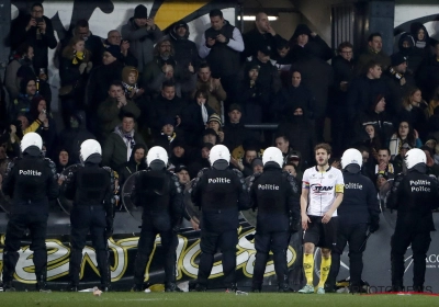 🎥 Vreemde taferelen in Lokeren: Wanneer zelf de spotters van de politie niet meer veilig zijn voor de oproerpolitie...