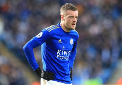 Jamie Vardy scoort (en mist) strafschop in paars-wit onderonsje; Leicester koploper