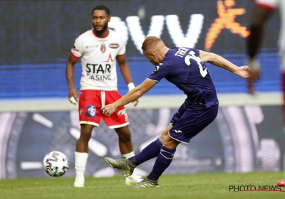 🎥 Voor deze verschrikkelijke overtreding krijgt Trebel dus geen rood, Kompany eerlijk: "Dit is rood ja"