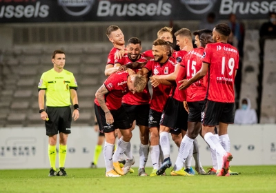 🎥 Het Edmond Machtensstadion ontplofte na de zege in de 'Zwanzederby'