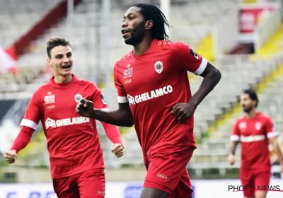 Antwerpen kleurt rood! Efficiënt Antwerp maakt comeback van Beerschot ongedaan via Mbokani