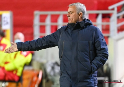 Mourinho gefrustreerd met eigen wanprestatie en groots in de nederlaag: "Het beste team heeft vandaag gewonnen" & "Ik had bij de rust elf keer willen wisselen"