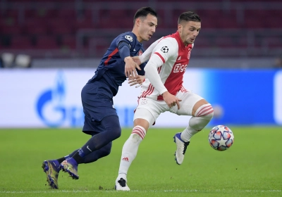 🎥 Aanvoerder van Ajax buiten het Philips Stadion opgewacht en bekogeld door razende PSV-supporters 