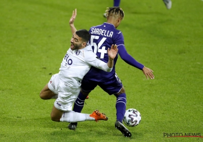 Ex-ref over niet gefloten strafschop voor Beerschot: "Fiftyfifty fase. De bal kón op de stip"