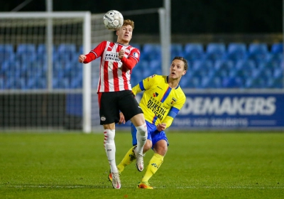 🎥 Vertessen maakt eerste competitiedoelpunt voor PSV in topper tegen AZ