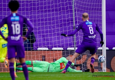 Sinan Bolat belangrijk voor KAA Gent met penaltyredding: "Beetje gokken, maar het kwam goed uit"