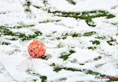 De sneeuw zorgt ook voor problemen in het voetbal: JPL-club doet beroep op zijn supporters om het trainingsveld sneeuwvrij te maken