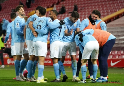 Manchester City doet zeer goede zaak in de titelstrijd en boekt duidelijke overwinning op het veld van Liverpool 