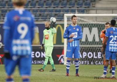 Sinan Bolat verbijt de frustratie: "Zonder deviatie Baby raap ik die bal gewoon op" en "Dat ze dat alledrie in VAR-busje niet zien?"