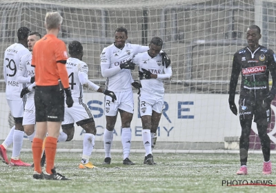 Eupen heeft geen enkele moeite met amateurs van Olympic Charleroi en plaatst zich voor kwartfinale