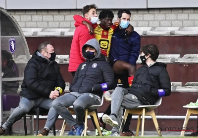 Sterkhouder KV Mechelen moest geblesseerd naar de kant in de wedstrijd tegen Beerschot: "Het ziet er niet goed uit" 