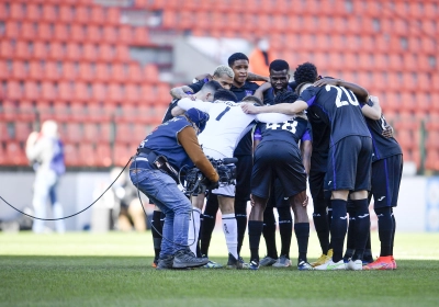 🎥 Anderlecht wordt na winst tegen Standard door supporters getrakteerd op warm onthaal 