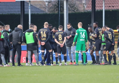 Dreigt Standard nu ook naast de top acht te vallen? "Het veld is een geldig excuus, maar de speelstijl van Moeskroen niet"