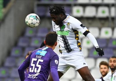 Speler van Charleroi houdt breuk over aan botsing met Brandon Mechele