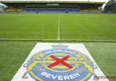 Waasland-Beveren wint in extremis eerste wedstrijd in 1B tegen tienkoppig Lommel