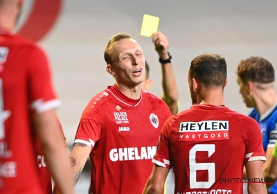 De Laet scoort zijn eerste, maar moet ook het veld af: "Da's den Bram hé. Hij probeert me al jaren rood te geven"