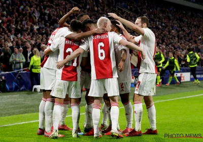 Ajax haalt het in topper van PSV en is zo de nieuwe leider in de Eredivisie 