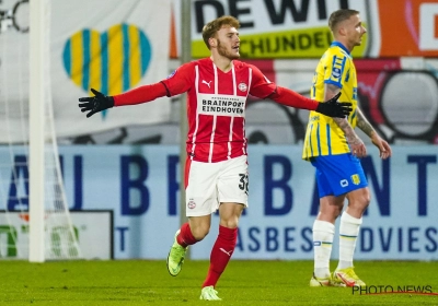 🎥 Yorbe Vertessen zet PSV Eindhoven met twee goals weer op kop van de Eredivisie