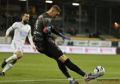 Oostende heeft een reus en die stond - verrassend - meteen in de basis: "Maar ik wil nog altijd slagen in de Premier League"