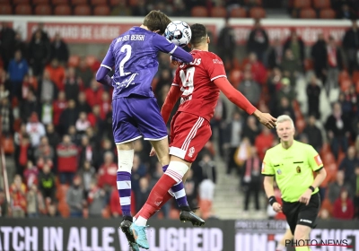 📷 Standard lacht met fikse knipoog in richting van Beerschot