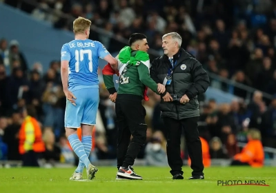 📷 22 wereldsterren op het veld, maar Kevin De Bruyne is doelwit van veldbestormers