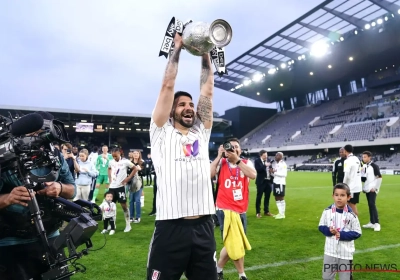 🎥 Fulham pakt titel op overtuigende wijze, Mitrovic leidt de feestelijkheden